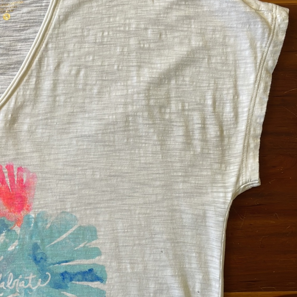 🐚 Lilly Pulitzer V-Neck Colie Top Graphic Tee ~ Shellabrate Summer w/ Tags 🏷️ - Picture 10 of 14